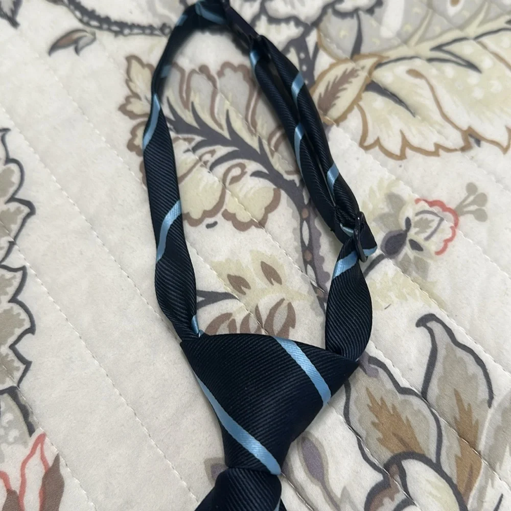 Adjustable child’s tie